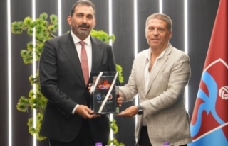 Maç öncesi dostluk yemeği