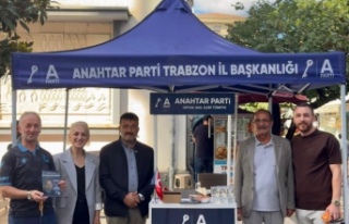 Anahtar parti maraş Caddesi’nde üye standı kurdu