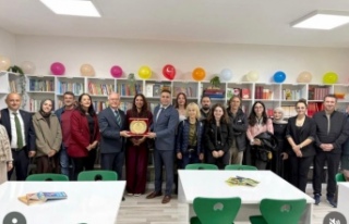 Başkan başer kütüphane kuruyoruz.