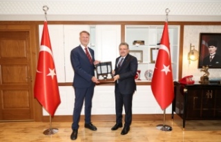 BAŞKAN GENÇ, TRABZON’UN POTANSİYELİNİ BÜYÜKELÇİLERE...