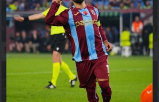 DÜNYA SALAH'IN PENALTISINI KONUŞUYOR
