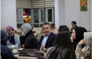 il müdürü arıcıoğlu öğrencilerle yemek yedi.
