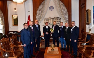 Başkan Sakarya vali Şahin’i ziyaret etti.