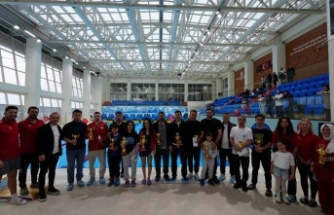 AKÇAABAT’TA KURTULUŞ COŞKUSU HAVUZDA YAŞANDI