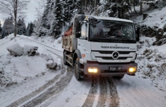 BÜYÜKŞEHİR EKİPLERİ KARLA MÜCADELEYİ SÜRDÜRÜYOR