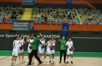 BÜYÜKŞEHİR HENTBOL TAKIMI FARKA GİTTİ