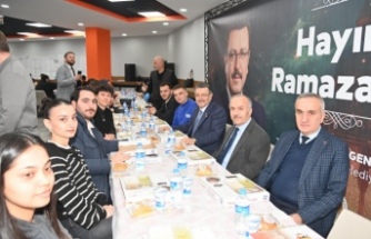 BAŞKAN GENÇ, TRABZON ÜNİVERSİTESİ ÖĞRENCİLERİYLE İFTAR SOFRASINDA BULUŞTU