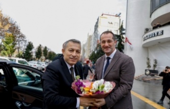 TRABZON VALİSİ TAHİR ŞAHİN’DEN AKÇAABAT BELEDİYESİNE ZİYARET