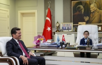 BAŞKAN KAYA, 23 NİSAN’DA KOLTUĞUNU EMİN ARMAN’A DEVRETTİ