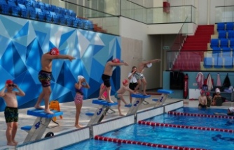 AKÇAABAT BELEDİYESİ YÜZME KURSU İLK KURSİYERLERİNİ UĞURLADI