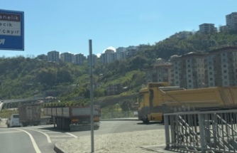 Kanuni bulvarı TIR parkına dönüştü, trafikçiler seyrediyor.