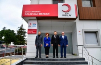 Vali Tahir Şahin Kızılay Bölge Müdürlüğü'nde