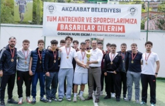 GENÇLER SAHADA BULUŞTU: LİSELER ARASI FUTBOL TURNUVASI TAMAMLANDI