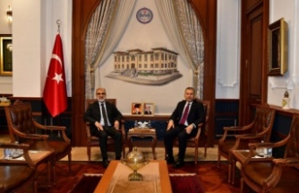 Eski bakan Yıldız vali Şahin’i ziyaret etti