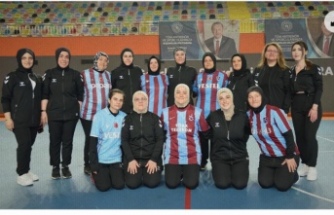Özel kadınların futbol müsabakası .