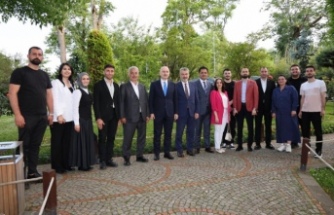 AKPliler sevgi evlerini ziyaret ettiler.