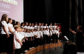 AKÇAABAT BELEDİYESİ ÇOCUK KOROSU’NDAN UNUTULMAZ SAHNE PERFORMANSI