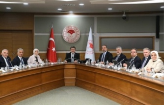 Bakan Yumaklı Fındık Üreten İllerin Milletvekillerinin Topladı