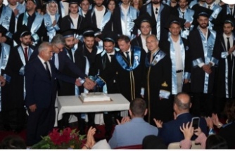 Yeni mühendisler kep giydiler