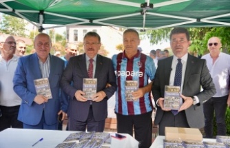 BAŞKAN KAYA, ‘TRABZONSPOR: FUTBOLDA ANADOLU DEVRİMİ’ KİTABININ İMZA GÜNÜNE KATILDI