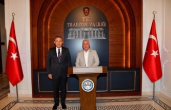Eski Vali Yıldırım Vali Şahin’i ziyaret etti