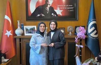 KTÜ Tıp Fakültesi'nde Uzman Doktorlara Plaket