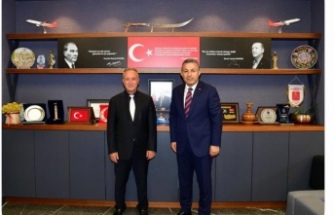 Vali Şahin, Dr. Topsakal'ı Ziyaret Etti