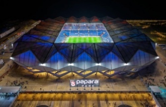 Papara Park, Trabzonspor’un kuruluş yıl dönümüne özel bordo-mavi yanıyor