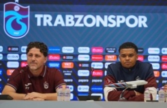 Teknik Direktörümüz Fatih Tekke ve futbolcumuz Noah Saviolo basın toplantısı düzenledi