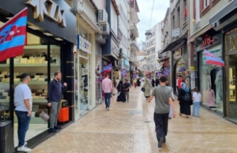 ORTAHİSAR’IN CADDELERİ, BORDO-MAVİ BAYRAKLARLA DONATILDI