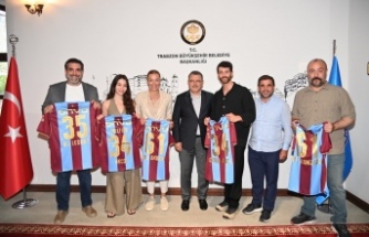 BAŞKAN GENÇ, ‘SEVDAM KARADENİZ’ DİZİSİNİN OYUNCU VE YAPIM EKİBİNİ AĞIRLADI