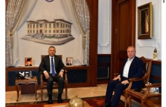 Eski Genel Müdür Yardımcısı Uzun, Vali Şahin’i ziyaret etti
