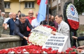 Hüseyin Avni Aker Kabri Başında Anıldı