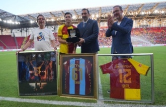 İsmail Köybaşı’ya teşekkür plaketi