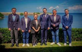 Maç Öncesi Dostluk Yemeği