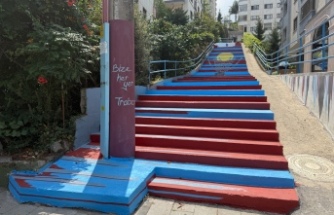 ORTAHİSAR, BORDO-MAVİYE BOYANIYOR