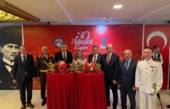 Vali Şahin tebrikleri kabul etti.