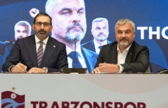 Teknik Direktörümüz Thomas Reis için Papara Park’ta imza töreni düzenlendi