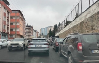 BAHÇECİK’TE TRAFİK ÇİLESİ BÜYÜYOR: “BU YOL ARTIK YÜKÜ KALDIRMIYOR”