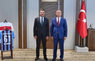 İl Başkanı Hacısalihoğlu il emniyet müdürü Loğoğlunu ziyaret etti.