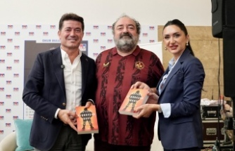 BAŞKAN KAYA, “HUYSUZ, OYUNBOZAN, DAHİ” İSİMLİ KİTABIN İMZA GÜNÜNE KATILDI