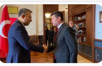 Vali Şahin tebrikleri kabul etti.