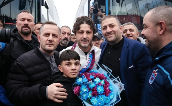 Teknik direktör tekke’ye taraftardan destek.