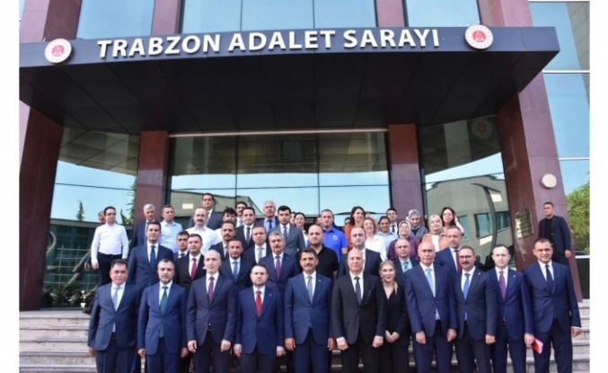 Bakan Gürlek Trabzon Adalet Sarayı'na Gitti