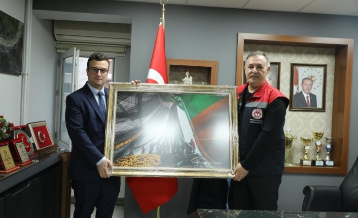 İl Müdürü Kaplan, Müdür Şanlı’ya Tablo Takdim Etti