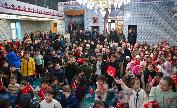 BAŞKAN GENÇ VE ÇOCUKLAR ŞEHİT EREN BÜLBÜL’Ü UNUTMADI