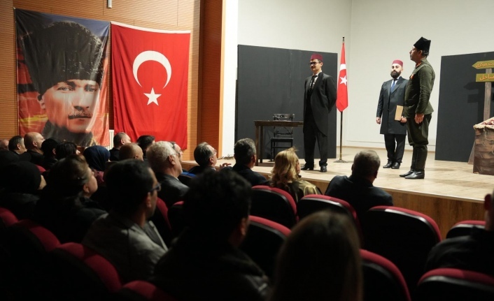 İLÇELERDE TİYATRO ŞÖLENİ SÜRÜYOR