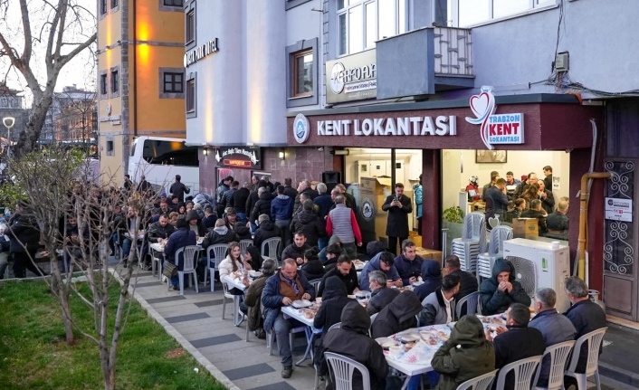 RAMAZAN’IN GÜZELLİKLERİ ORTAHİSAR’IN İFTAR SOFRALARINDA YAŞANIYOR