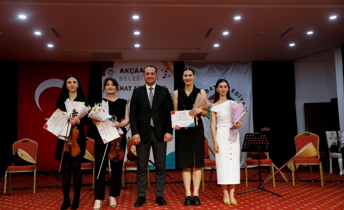 AKÇAABAT BELEDİYESİ SANAT AKADEMİSİ 300 SANATÇIYI MEZUN ETTİ