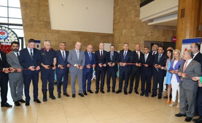 BAŞKAN GENÇ'TEN HÜKÜMLÜLERİN SANAT SERGİSİNE DESTEK